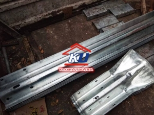 Jual Guard Rail Pengaman Jalan Tebal 5mm Harga Murah Galvanis Hotdeep Tahan Hujan Dan Debu